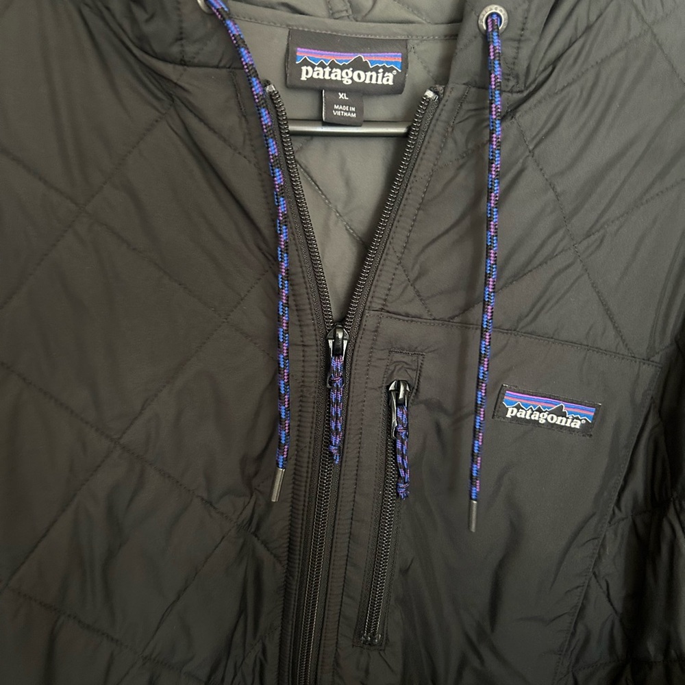 🔥Hardly worn Patagonia, black, hooded, full zip, lightweight, down jacket!